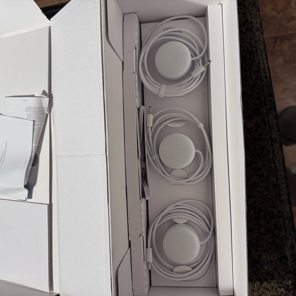 Google Wi-Fi Mesh Network System Router AC1200 Point 3-pack - Picture 6 of 9
